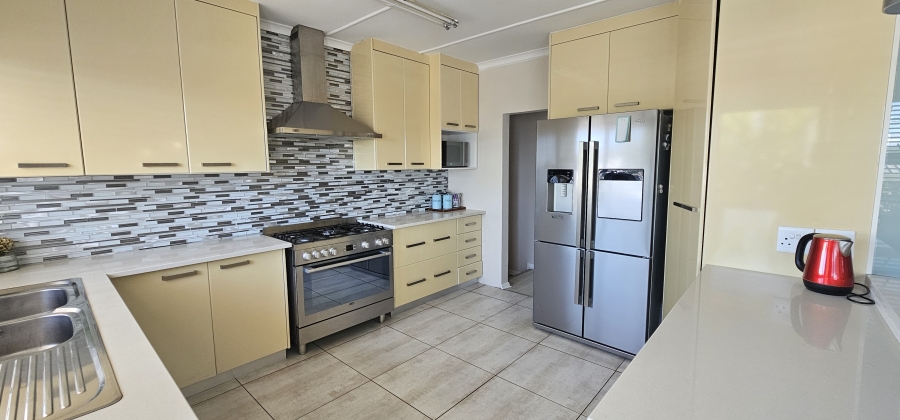 6 Bedroom Property for Sale in Gonubie Eastern Cape